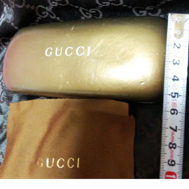 Gucci(グッチ)のGUCCIのメガネケース&メガネ拭きセット!中はGG柄の茶色!外側は傷あり🐜 メンズのファッション小物(サングラス/メガネ)の商品写真