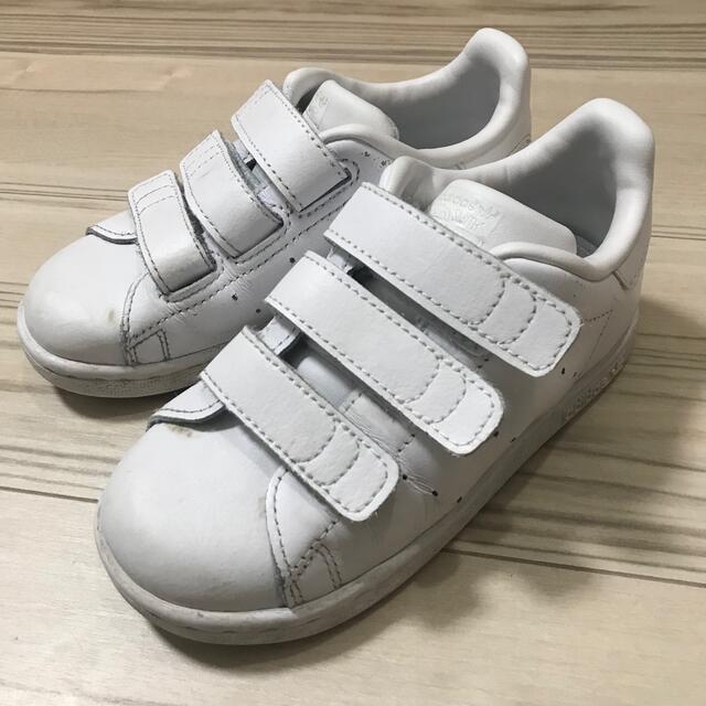 adidas(アディダス)の専用！【adidas】アディダス スタンスミス 16cm スニーカー ホワイト キッズ/ベビー/マタニティのキッズ靴/シューズ(15cm~)(スニーカー)の商品写真