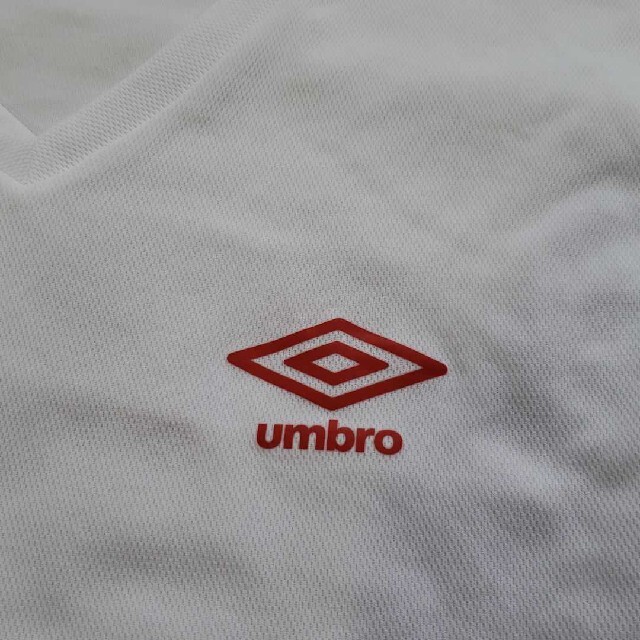 UMBRO(アンブロ)のアンブロ VネックTシャツ ホワイト Lサイズ メンズのトップス(Tシャツ/カットソー(半袖/袖なし))の商品写真