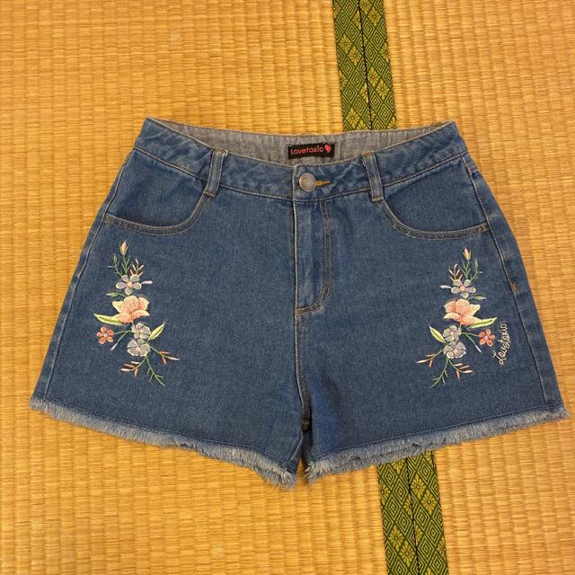 lovetoxic(ラブトキシック)のラブトキシック Lovetoxic 刺繍 デニムショートパンツ L (160) キッズ/ベビー/マタニティのキッズ服女の子用(90cm~)(パンツ/スパッツ)の商品写真