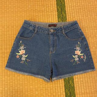 ラブトキシック(lovetoxic)のラブトキシック Lovetoxic 刺繍 デニムショートパンツ L (160)(パンツ/スパッツ)