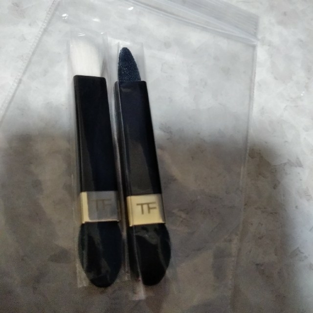 TOM FORD(トムフォード)の●新品　トムフォード　アイカラークォード　ブラシ　チップ　2本 コスメ/美容のメイク道具/ケアグッズ(ブラシ・チップ)の商品写真