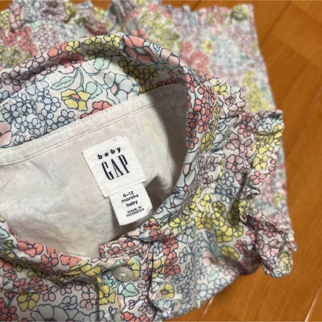 babyGAP(ベビーギャップ)の【babyGAP】花柄ワンピース キッズ/ベビー/マタニティのベビー服(~85cm)(ロンパース)の商品写真