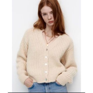 ザラ(ZARA)のZARA ボタン付きニットカーディガン オフホワイト(ニット/セーター)