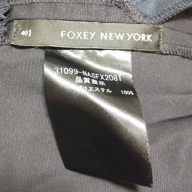 FOXEY(フォクシー)のFOXEY NEW YORKダブルタックスカートネイビー洗濯可能 レディースのスカート(ひざ丈スカート)の商品写真