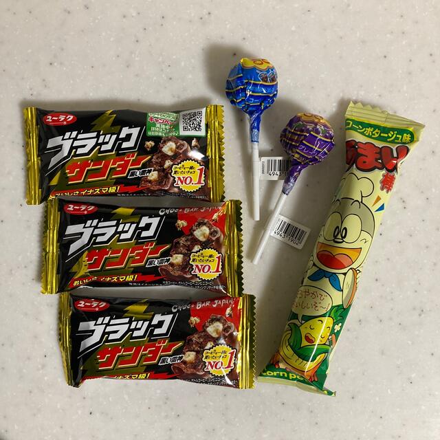 ブラックサンダー  チュッパチャプス  うまい棒  セット 食品/飲料/酒の食品(菓子/デザート)の商品写真