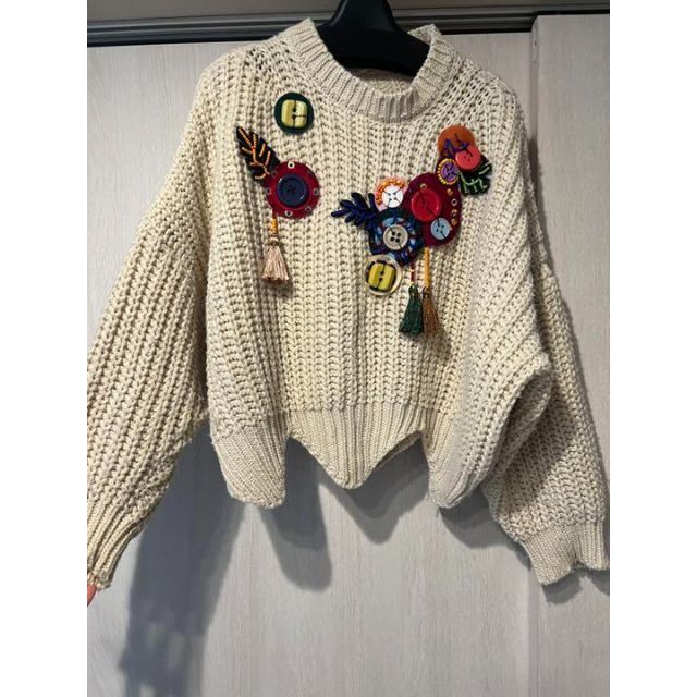 韓国服 可愛いニット デザイン ボタン ビーズ ニット+セーター