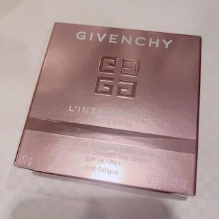 ジバンシィ(GIVENCHY)の【週末限定価格】ジバンシイ　ランタンポレル ブロッサム クリーム コンパクト(フェイスパウダー)