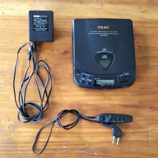 最終値下げ:TEAC ポータブルCDプレーヤー PD-P50【中古・動作品】