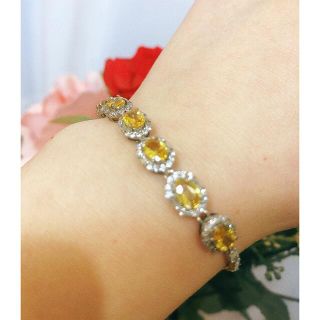 ちゃんとご 知る人ぞ知る超貴重イエローサファイア5粒ブレスレットの