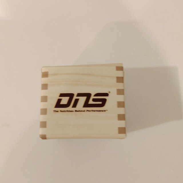 DNS(ディーエヌエス)のDNS ホワイトおちょこ　非売品 インテリア/住まい/日用品のキッチン/食器(食器)の商品写真