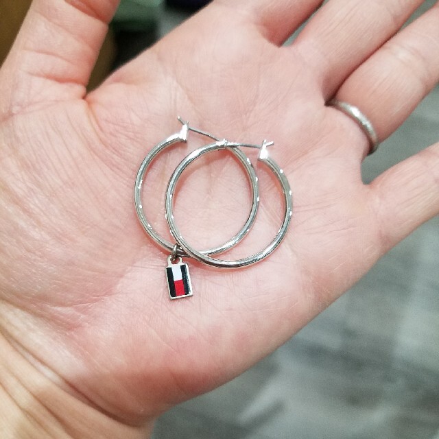 TOMMY HILFIGER(トミーヒルフィガー)のTOMMY HILFIGER　ピアス レディースのアクセサリー(ピアス)の商品写真