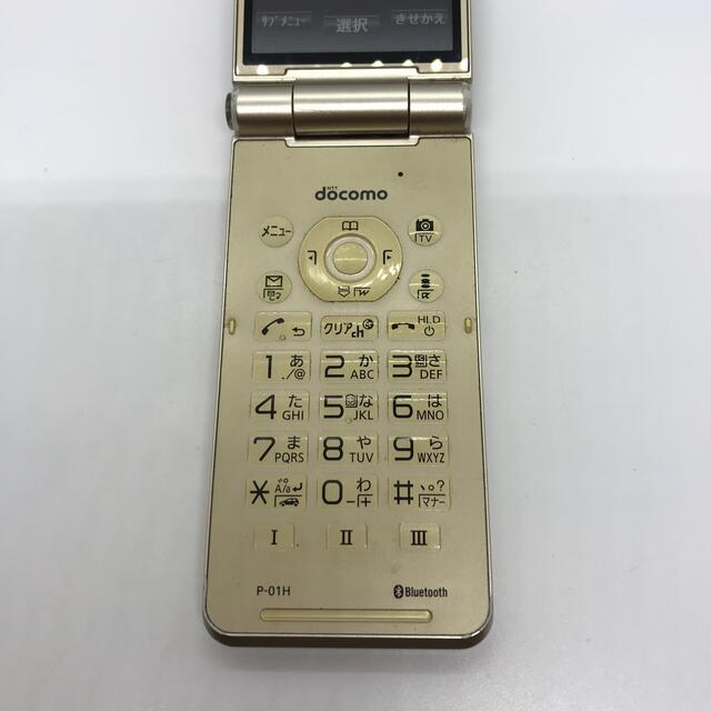 概ね美品 docomo P-01H Panasonic rd31b31tn スマホ/家電/カメラのスマートフォン/携帯電話(携帯電話本体)の商品写真