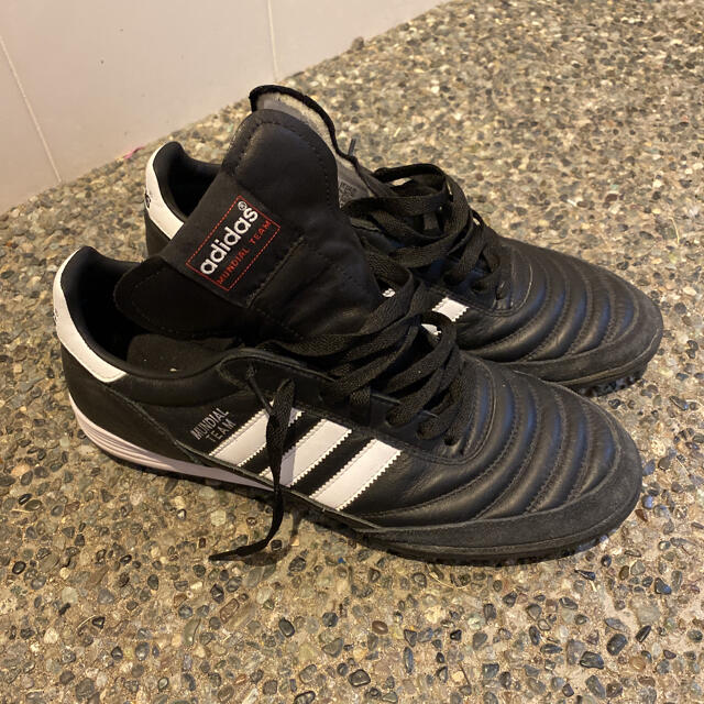 adidas(アディダス)の27.5㎝　アディダス　ムンディアル　トレーニングシューズ　トレシュ スポーツ/アウトドアのサッカー/フットサル(シューズ)の商品写真