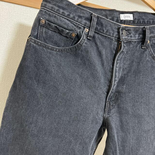 COMOLI(コモリ)の CIOTA　2021AW　ワイドテーパードデニム　ジーンズ　パンツ メンズのパンツ(デニム/ジーンズ)の商品写真