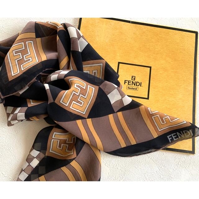 FENDI - フェンディ☆シルクスカーフY☆シフォン系ズッカの通販 by