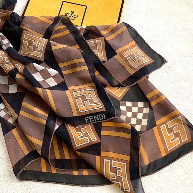 FENDI - フェンディ☆シルクスカーフY☆シフォン系ズッカの通販 by
