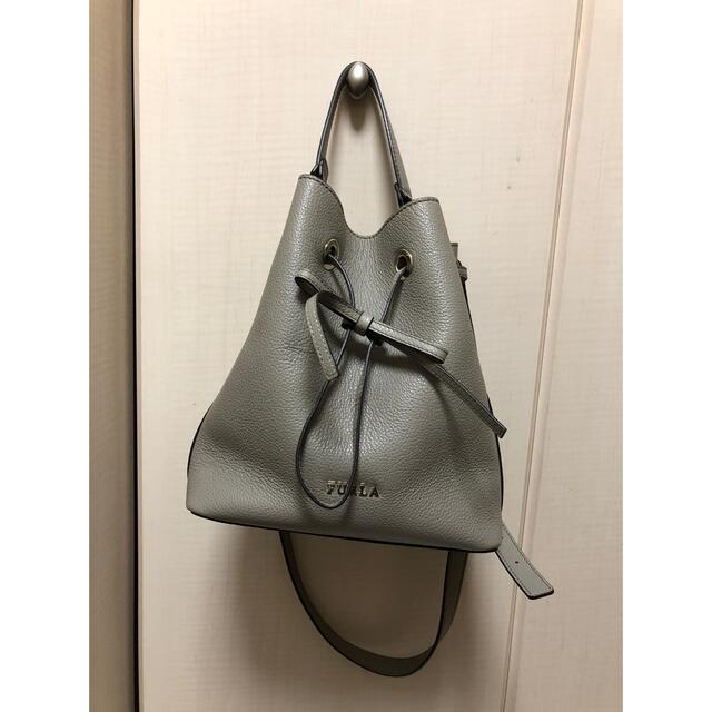 レディース専用　フルラ レザー 巾着　ショルダーバッグ　グレー　FURLA