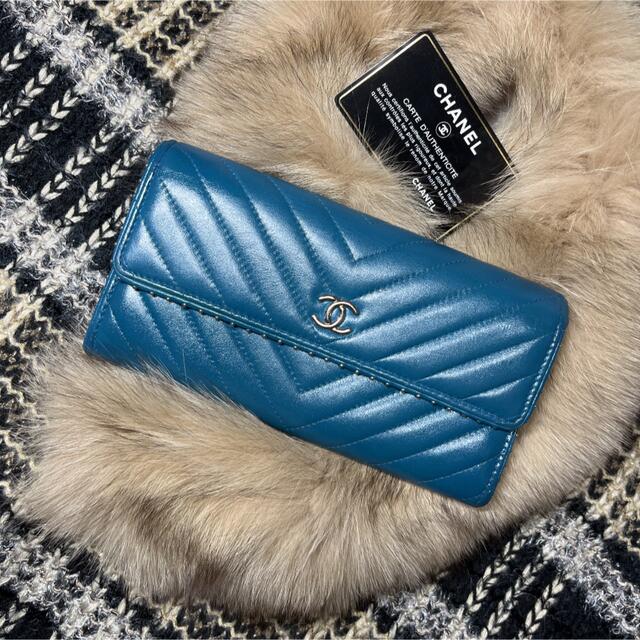 高級感 CHANEL - シェブロン☆スタッズフラップウォレット 長財布 超美