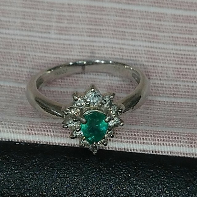 プラチナ ダイヤモンド エメラルドリング レディースのアクセサリー(リング(指輪))の商品写真