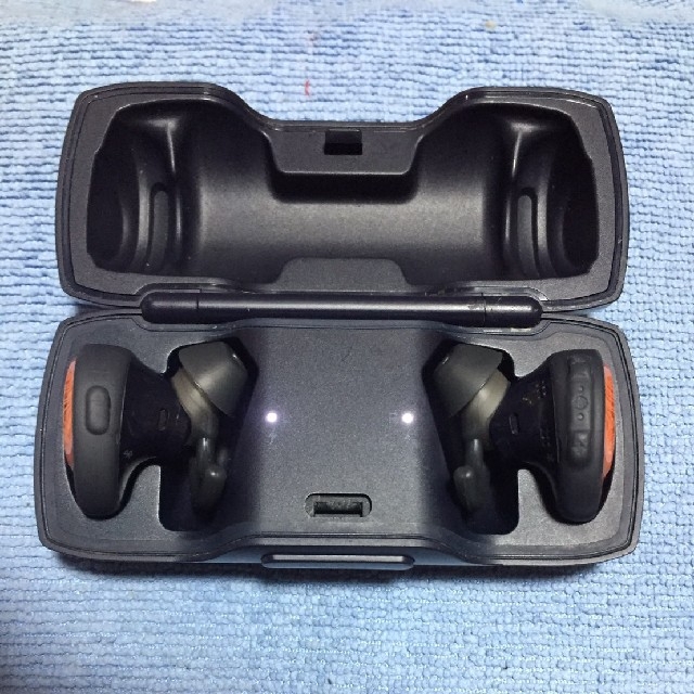 BOSE(ボーズ)のBOSE SoundSport Free（オレンジ） スマホ/家電/カメラのオーディオ機器(ヘッドフォン/イヤフォン)の商品写真