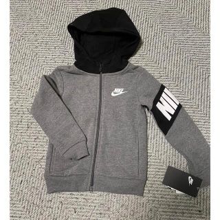 ナイキ(NIKE)の新品　ナイキ　パーカー　95cm(ジャケット/上着)