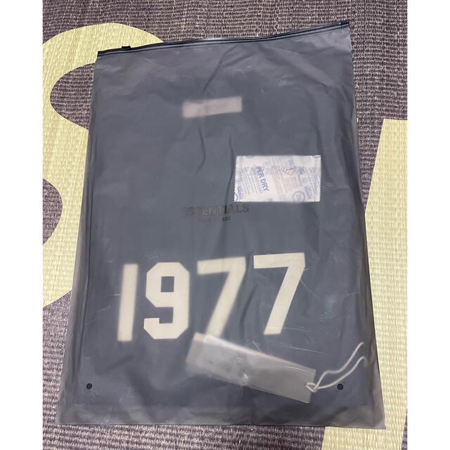 エッセンシャルズ 1977 ブラック Tシャツ チャコール グレー M