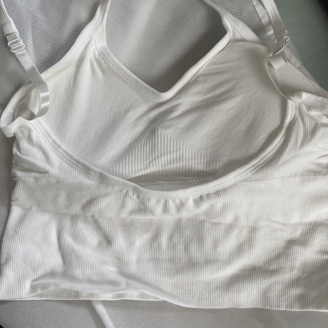肩紐調節 無地 U型シームレス ノンワイヤー ナイト白色1枚 レディースの下着/アンダーウェア(その他)の商品写真