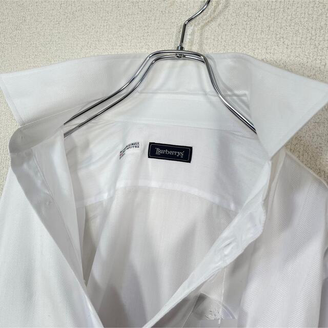 BURBERRY(バーバリー)の【未使用】バーバリー/BURBERRY ワイシャツ　ヘリンボーン　ホース刺繍　白 メンズのトップス(シャツ)の商品写真