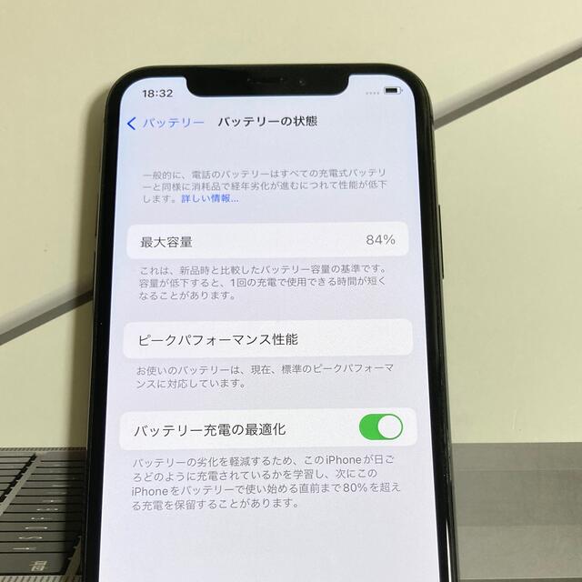 iPhone(アイフォーン)のApple iPhone XS 64GB docomo SIMフリー グレー スマホ/家電/カメラのスマートフォン/携帯電話(スマートフォン本体)の商品写真