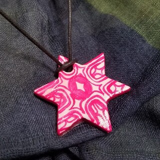 ♦️No.726 白地にピンクの星型ネックレス　長さ調節可、タイル・陶器・風(ネックレス)