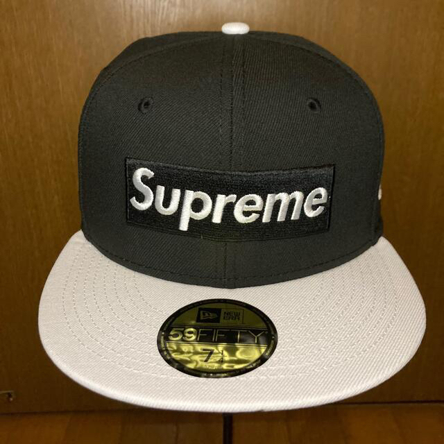 新作！Supremeキャップ