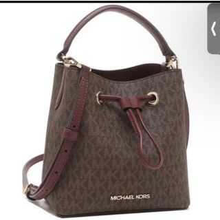 マイケルコース(Michael Kors)のマイケルコース ショルダー　スリ  シグネチャー スモール バケット(ショルダーバッグ)