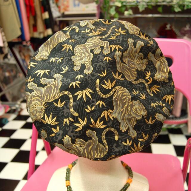 虎柄コットンベレー帽:ブラック　和柄 レディースの帽子(ハンチング/ベレー帽)の商品写真