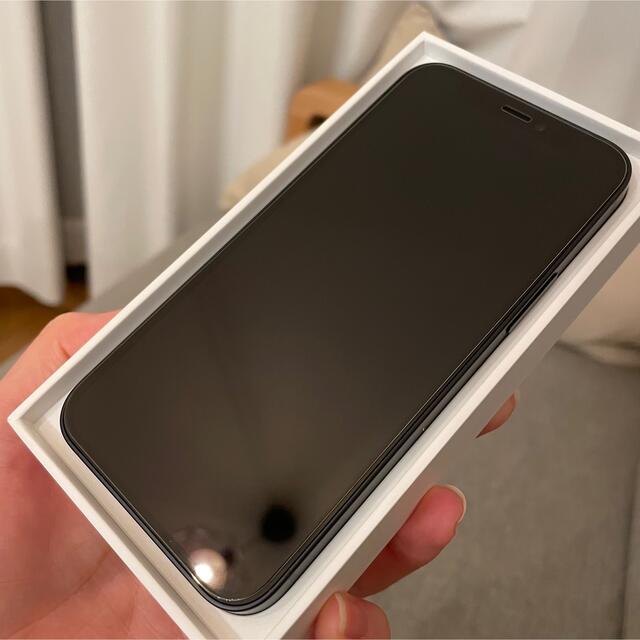 iPhone(アイフォーン)のアップル iPhone12 mini 128GB ブラック au スマホ/家電/カメラのスマートフォン/携帯電話(スマートフォン本体)の商品写真