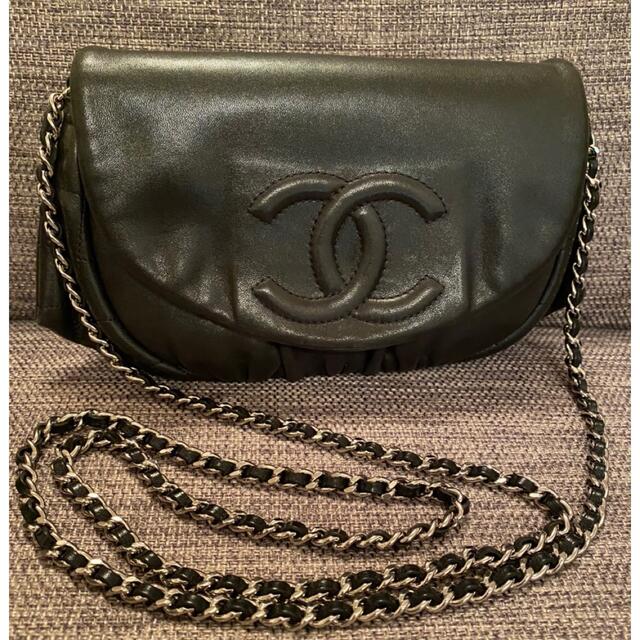 バッグ正規品　CHANEL ハーフムーン　デカココ　ショルダーバッグ　斜めがけ