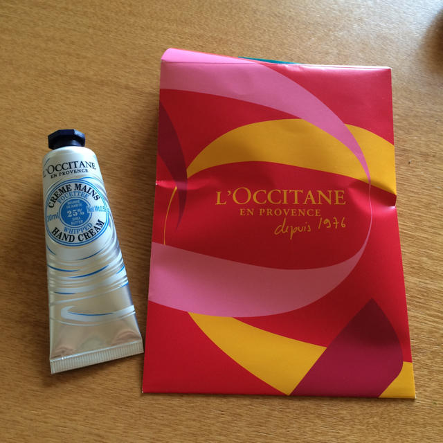 L'OCCITANE(ロクシタン)の新品☆30mlホイップハンドクリーム コスメ/美容のボディケア(ハンドクリーム)の商品写真