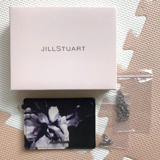 ジルスチュアート(JILLSTUART)のJILLSTUART パスケース（ブラック）(パスケース/IDカードホルダー)