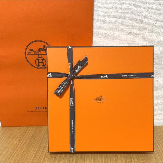 Hermes(エルメス)の【廃盤　新品 2枚 ギフト包装】エルメス ブルーダイユール デザートプレート インテリア/住まい/日用品のキッチン/食器(食器)の商品写真