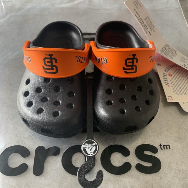 crocs(クロックス)の新品クロックス　サンフランシスコジャイアンツ柄 キッズ/ベビー/マタニティのベビー靴/シューズ(~14cm)(サンダル)の商品写真