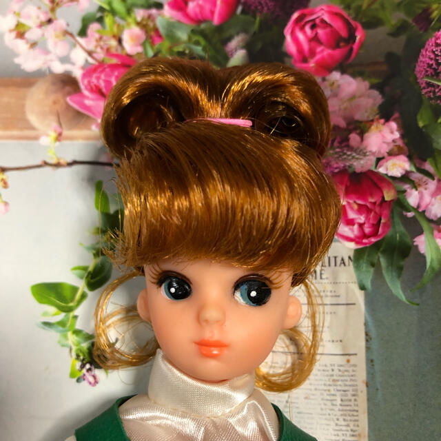 特別限定品】 リカちゃん生誕25周年記念 初代リカちゃん アップヘア 箱