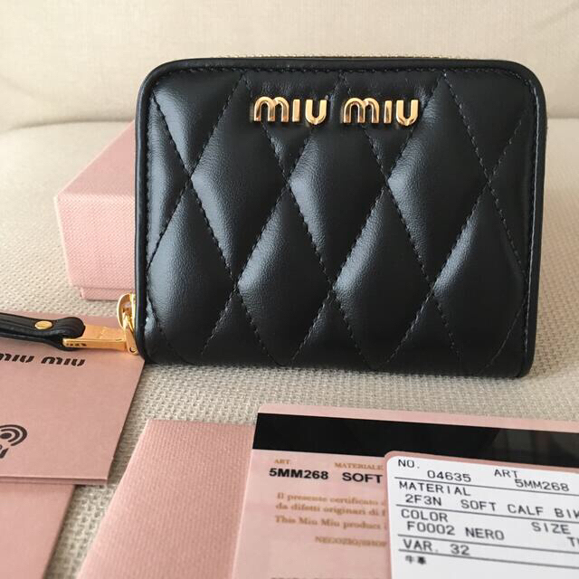 【特別セール品】 miumiu - 【新品未使用】ミュウミュウ　マトラッセ  財布　コインケース 財布