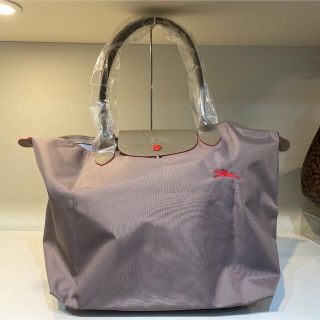 ロンシャン(LONGCHAMP)のLONGCHAMP トートバッグ　折りたたみ　グレージュ×レッド定価17600円(トートバッグ)