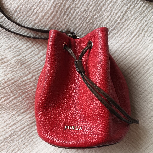 Furla(フルラ)のFURLA　赤　ポシェット　ショルダーバッグ レディースのバッグ(ショルダーバッグ)の商品写真