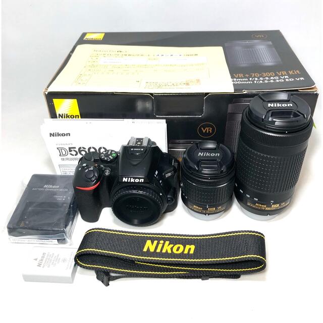 Nikon ニコンD5600ダブルズームキット1242ショット保証付き