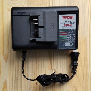 リョービ(RYOBI)のリチウムイオン電池専用充電器　14.4V用(工具/メンテナンス)