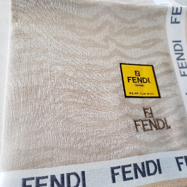 FENDI(フェンディ)のローズ様専用　フェンディ　FENDI　ハンカチ　大判 レディースのファッション小物(ハンカチ)の商品写真