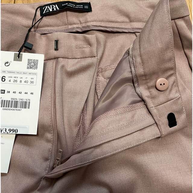 ZARA(ザラ)の【新品未使用】ZARA パンツ　パウダーピンク　くすみピンク　サイズ36 レディースのパンツ(クロップドパンツ)の商品写真