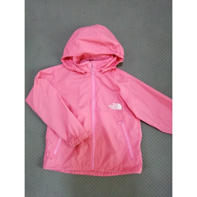 THE NORTH FACE(ザノースフェイス)のTHE NORTH FACE  ウィンドブレーカー キッズ/ベビー/マタニティのキッズ服女の子用(90cm~)(ジャケット/上着)の商品写真