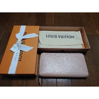 ルイヴィトン(LOUIS VUITTON)のルイ・ヴィトン　エピ　ラウンドファスナー長財布(財布)